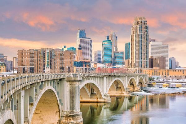 the bridge leading into minneapolis, minnesota